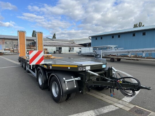 Przyczepy niskopodwoziowe z&nbsp;obrotnicą